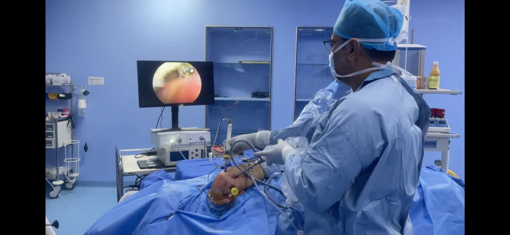 Dr Manish Aroraa Performing Surgery 2