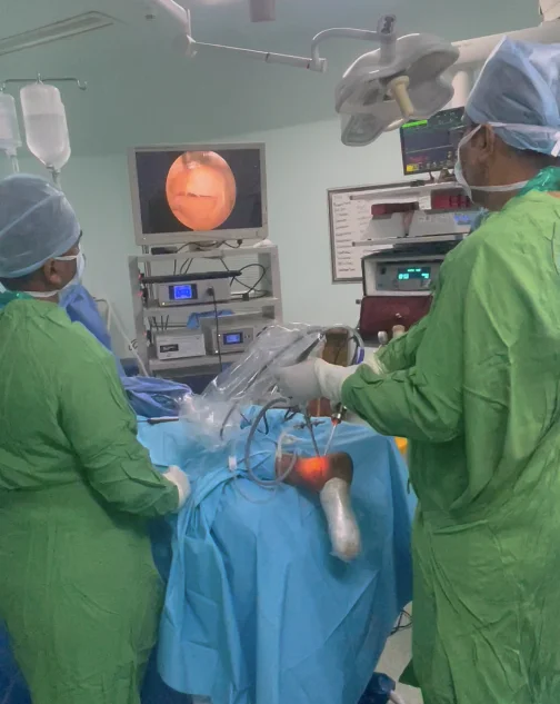 Dr Manish Aroraa Performing Surgery 3